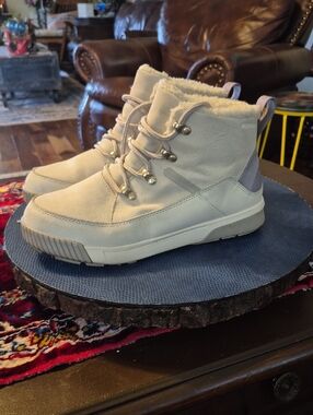 The North Face  Sierra Mid Lace Womens Hiking Boot Sz.7.    Suede..(#)